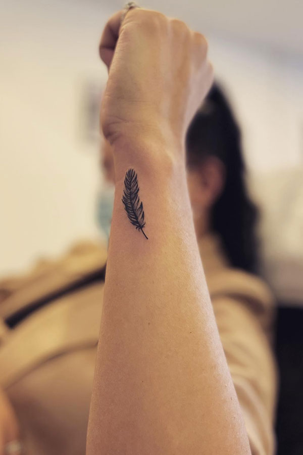 feather tattoo, minimalist tattoos