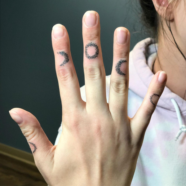 moon phase on finger tattoo, finger tattoos, moon phase tattoos 