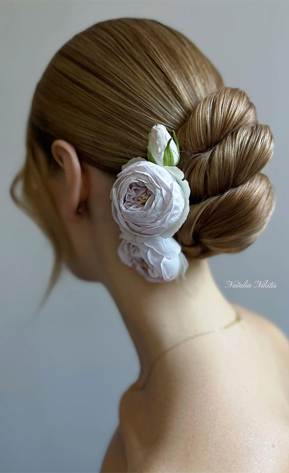 classic updo, elegant updo for modern bride, minimalist wedding updo