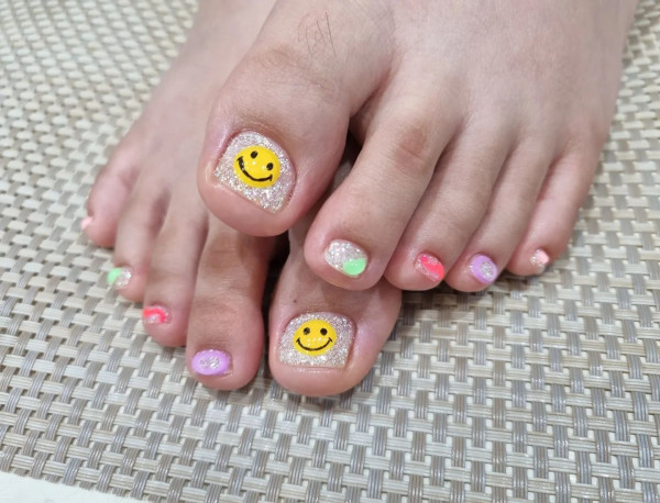 cute summer pedicure designs, cute toe nail designs, trendy toenails, trendy toe nail designs, summer toe nail colors, summer pedicure designs, trendy pedicure designs, simple toe nail designs