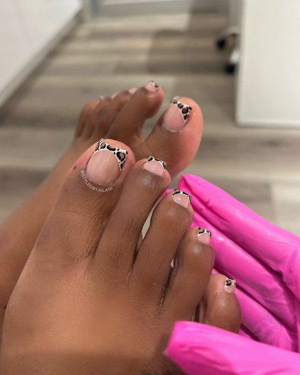 leopard print french tip toenails, french tip toes with design, french tip toes, french tip toes gel-x, french tip toes gel, trendy french tip toes