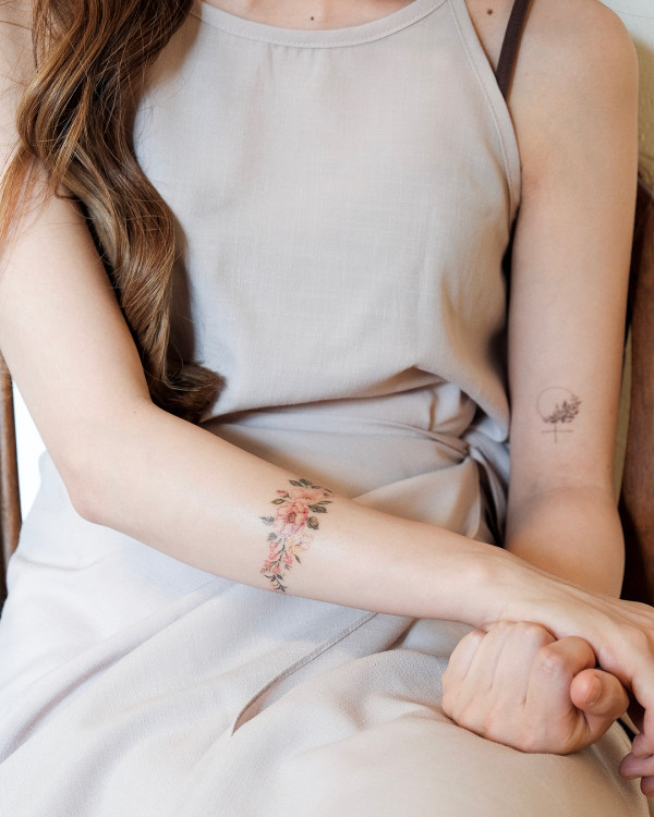 Floral Bracelet Tattoo Wrist, floral bracelet tattoo, flower bracelet tattoo designs, wrist tattoo, floral bracelet tattoo designs