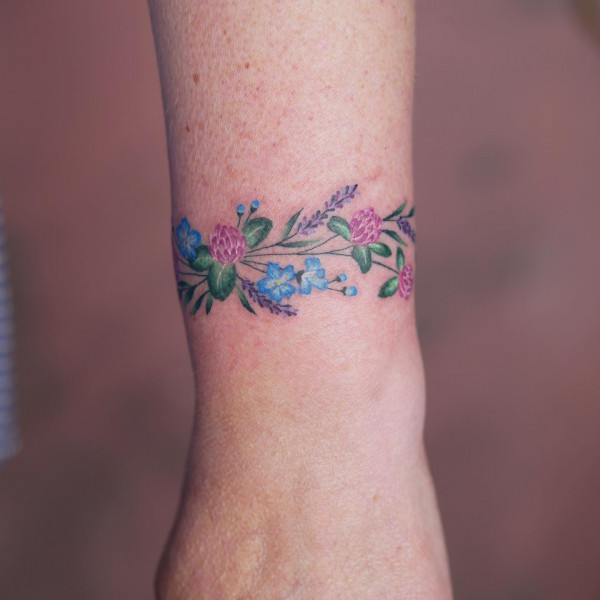 floral wrist bracelet tattoo, Floral Bracelet Tattoo Wrist, floral bracelet tattoo, flower bracelet tattoo designs, wrist tattoo, floral bracelet tattoo designs