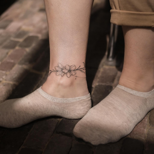 flower bracelet tattoos, flower bracelet tattoo, flower bracelet tattoo ankle