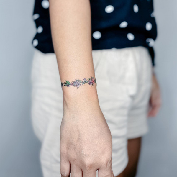 flower bracelet tattoos, flower bracelet tattoo, flower bracelet tattoo wrist
