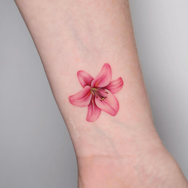 lily wrist tattoo, simple flower tattoos