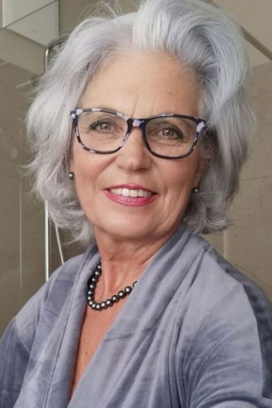 25 Stylish Haircuts for Women Over 60 with Glasses