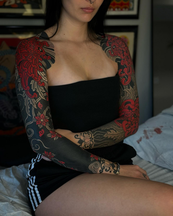 black and red sleeve tattoos, japanese art sleeve tattoos, full sleeve tattoos, floral tattoos, arm tattoos, floral arm tattoos, Japanese sleeve tattoos, peony tattoos