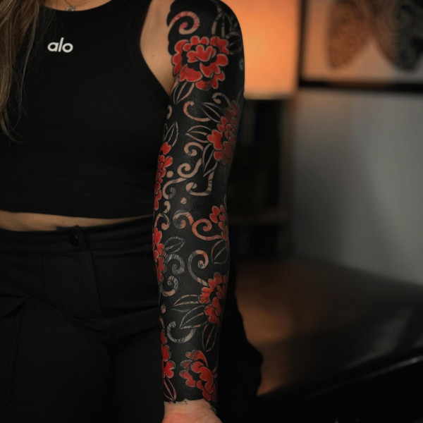 black and red sleeve tattoos, japanese art sleeve tattoos, full sleeve tattoos, floral tattoos, arm tattoos, floral arm tattoos, Japanese sleeve tattoos, peony tattoos