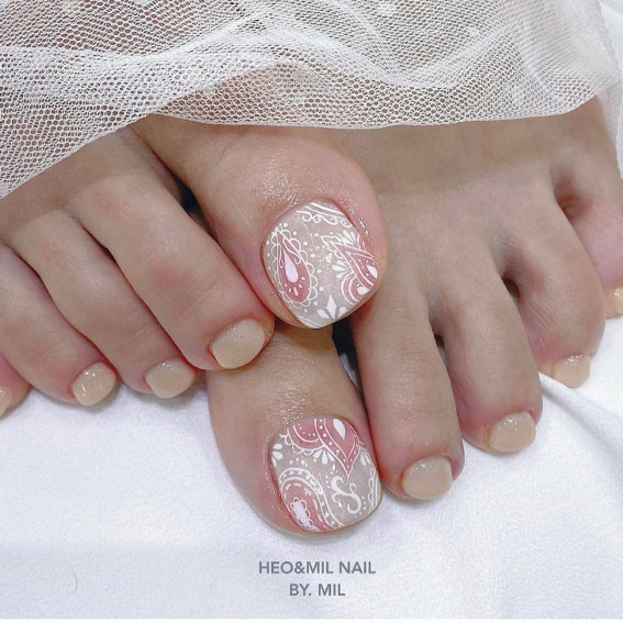 Nude Toe Nail Design, paisley toe nail design, trendy summer toenails, cute toe nail designs, summer pedicure designs