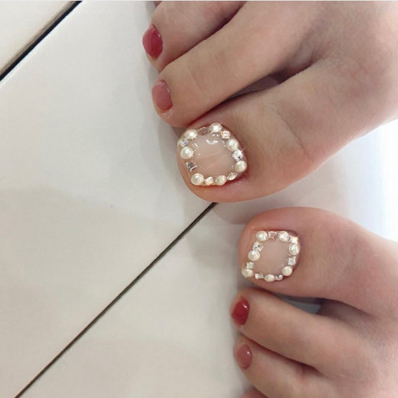 pearl accented toe nails, pearl toenails, trendy toenails, trendy toe nail designs, summer toe nail colors, summer pedicure designs, bright summer toe nails