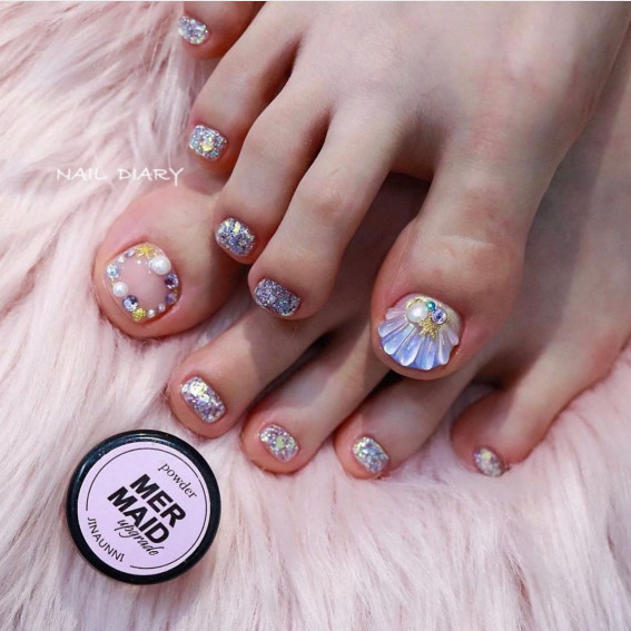 ocean-inspired toenails, seashell pedicure designs, cute toe nail designs, trendy toenails, trendy toe nail designs, summer toe nail colors, summer pedicure designs, bright summer toe nails