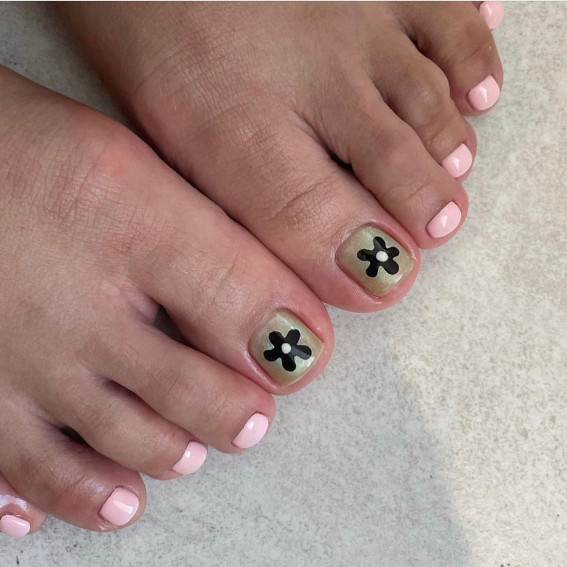 Simple Summer Toe Nails with Daisy Accents : 35 Cute Pedicure Designs