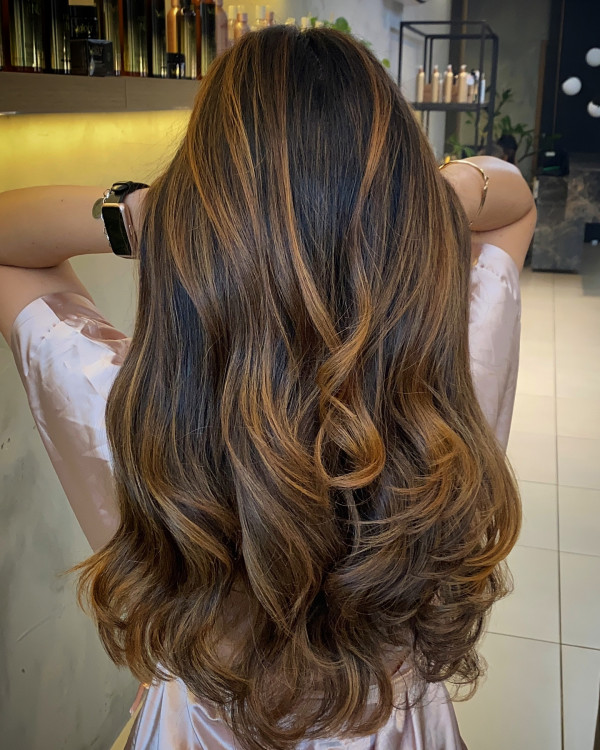 Golden Caramel Waves, caramel hair colour, autumn hair color idea, brown hair color