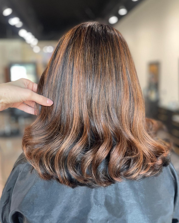 Bronze Caramel Mid-Length, caramel hair colour, autumn hair color idea, brown hair color