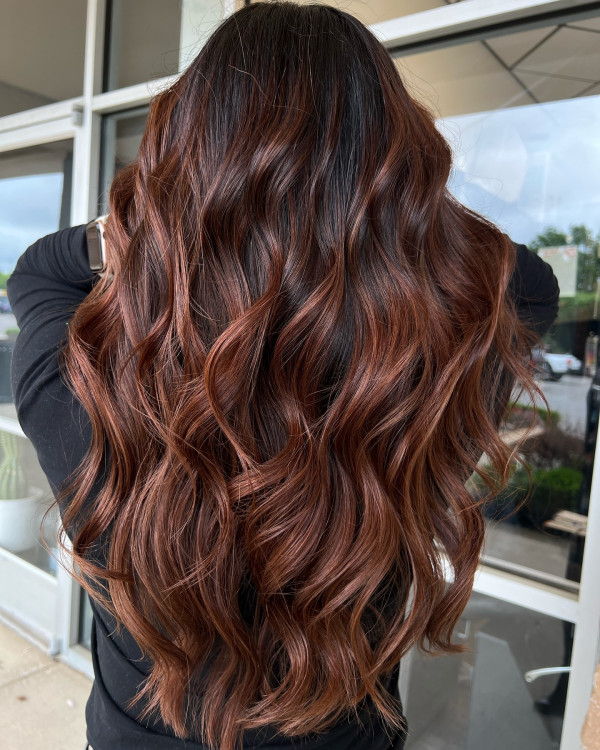 Auburn-Tinted Chestnut Waves