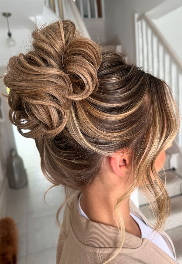 Textured High Bun with Face-Framing Highlights, 90s inspired updo, Pamera Anderson inspired updo, piled updos, trending piled updo hairstyle, trendsetting updo hairstyle