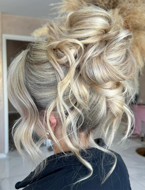 Tousled Blonde High Updo with Soft Curls, 90s inspired updo, Pamera Anderson inspired updo, piled updos, trending piled updo hairstyle, trendsetting updo hairstyle