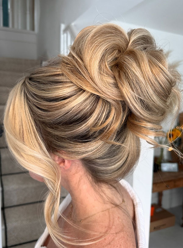 Voluminous Blonde Updo with Soft Waves, 90s inspired updo, Pamera Anderson inspired updo, piled updos, trending piled updo hairstyle, trendsetting updo hairstyle