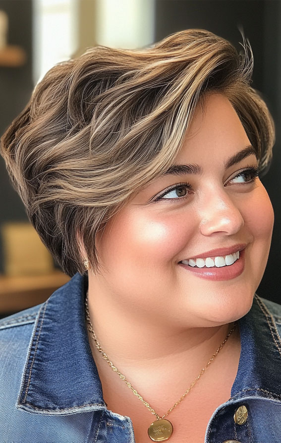 33 Flattering Short Haircuts for Chubby Women : Textured Pixie with Highlights for Added Dimension