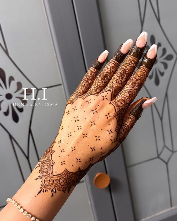 Timeless Lace Henna, henna patterns for the modern bride , Modern wedding Elegant Floral Swirl Henna, henna designs, Floral Cascade Henna, Wedding henna designs, Simple wedding henna designs, Henna designs for wedding guest, Bridal Henna Designs