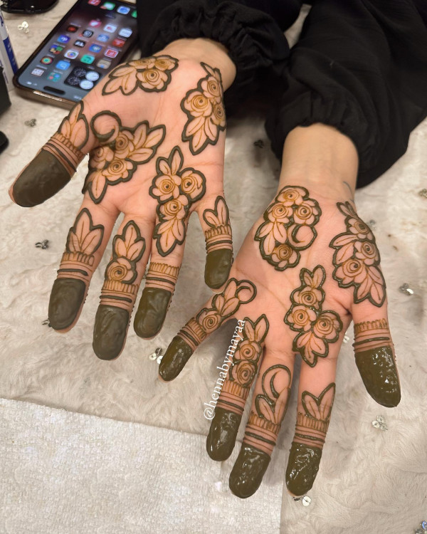 Bold Floral Blooms, front hand henna designs, Front hand henna designs simple and beautiful, Mehndi design photo front hand, Stylish front hand mehndi design, Aesthetic Mehndi design Front hand