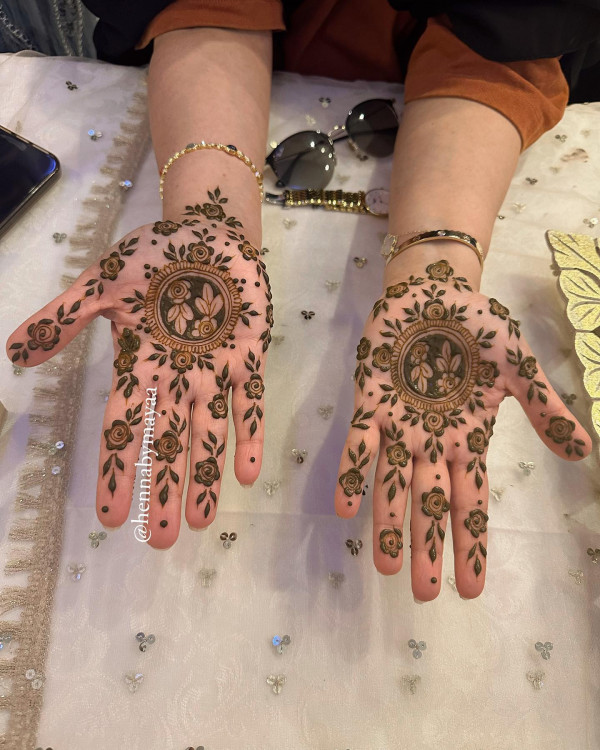 25 Front Hand Henna Designs Simple and Beautiful : Vintage Floral Frames