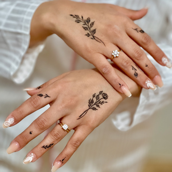 22 Girly Henna Designs for a Playful Touch : Delicate Floral Minimalism Henna