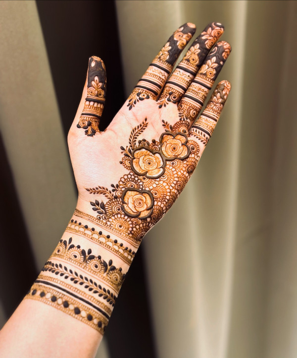 Classic Floral Elegance Henna, floral wedding henna, simple floral bridal henna, henna patterns for the modern bride , floral wedding henna designs, Floral Cascade Henna, Wedding henna designs, Simple wedding henna designs, floral Bridal Henna Designs