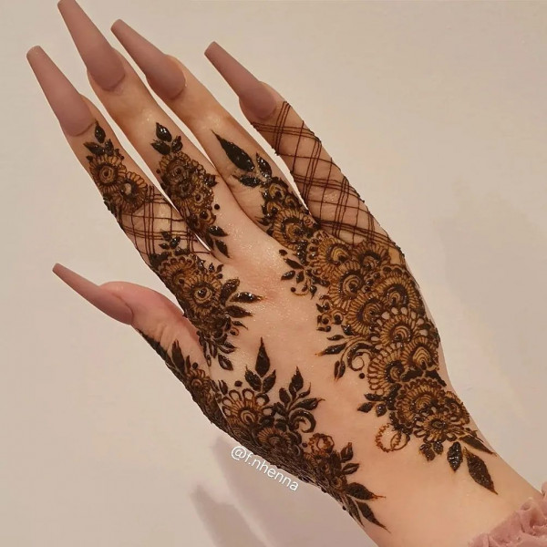 Intricate Lace Henna, floral henna design, girly henna designs, modern henna design, floral mehndi design