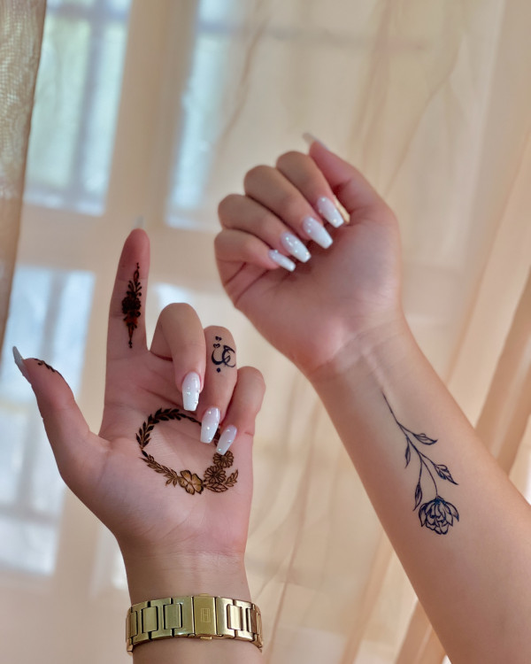 22 Girly Henna Designs for a Playful Touch : Minimalist Floral Accents Henna