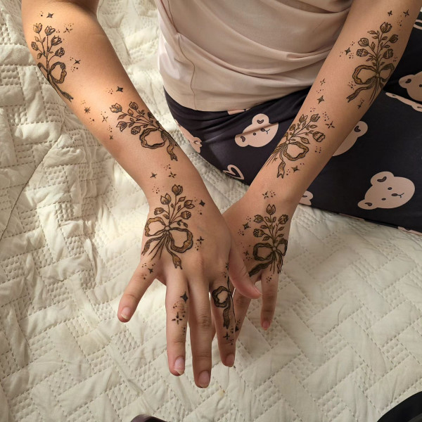 22 Girly Henna Designs for a Playful Touch : Bow and Blossoms Henna