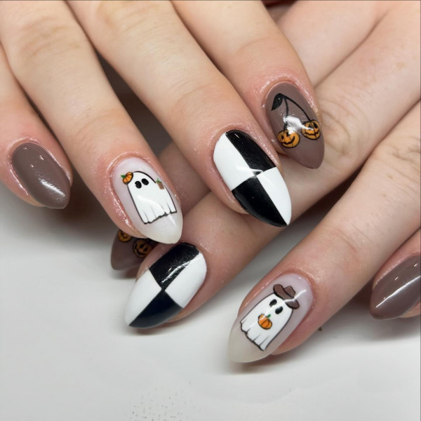 35 Spooky Halloween Nail Art Ideas : Ghostly Chic Halloween Nails