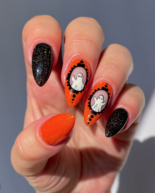 35 Spooky Halloween Nail Art Ideas : Glittery Ghost Glam Halloween Nails