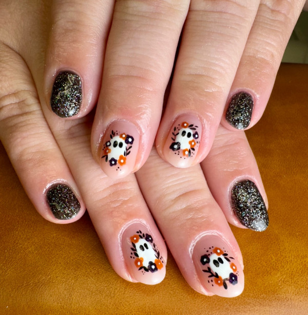 35 Spooky Halloween Nail Art Ideas : Floral Ghost Glitter Nails