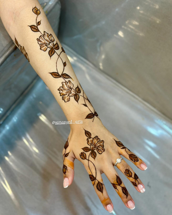 22 Girly Henna Designs for a Playful Touch : Delicate Blooming Vines Henna