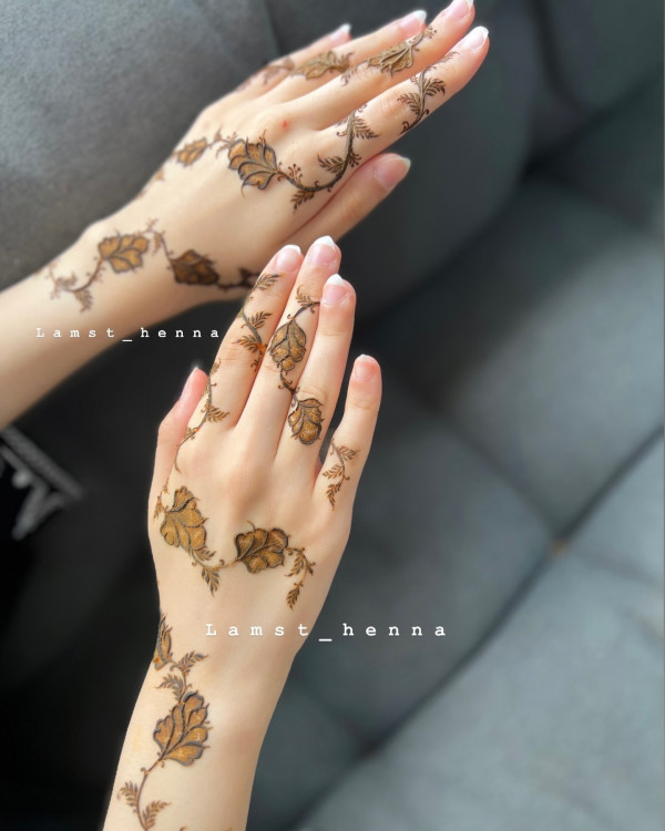 22 Girly Henna Designs for a Playful Touch : Golden Leaf Henna