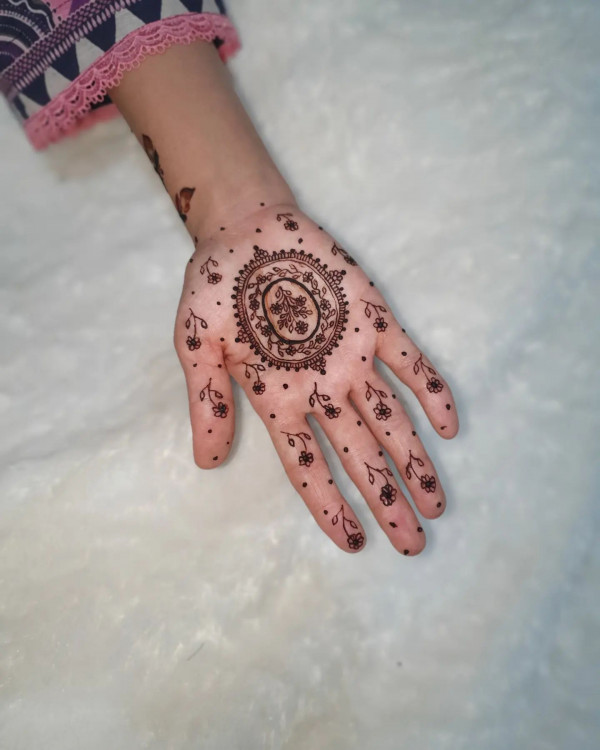 25 Front Hand Henna Designs Simple and Beautiful : Elegant Floral Medallion