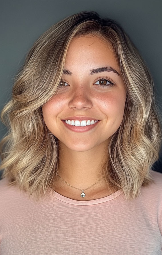 50 Low-Maintenance Short Haircuts Without the Fuss : Effortless Blonde Wavy Lob