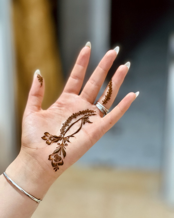 25 Front Hand Henna Designs Simple and Beautiful : Floral Sweep