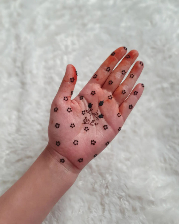 Dainty Floral Scatters, front hand henna designs, Front hand henna designs simple and beautiful, Mehndi design photo front hand, Stylish front hand mehndi design, Aesthetic Mehndi design Front hand