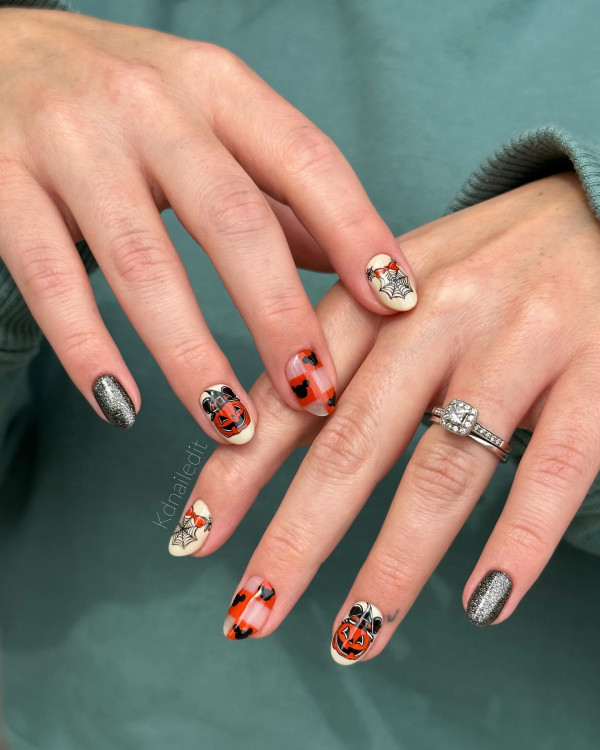 35 Spooky Halloween Nail Art Ideas : Plaid & Pumpkin Halloween Nails