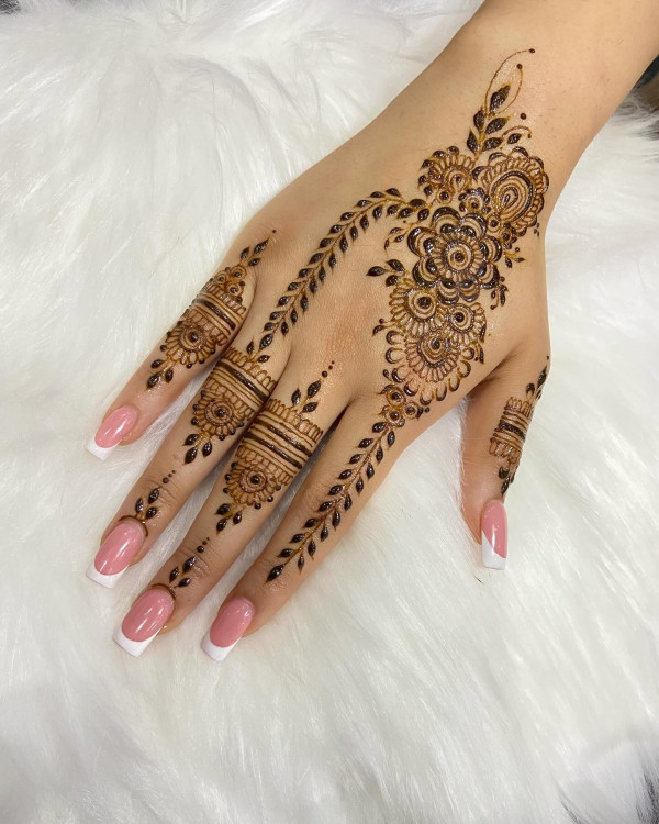 Modern wedding henna simple, henna patterns for the modern bride , Modern wedding Elegant Floral Swirl Henna, henna designs, Floral Cascade Henna, Wedding henna designs, Simple wedding henna designs, Henna designs for wedding guest, Bridal Henna Designs