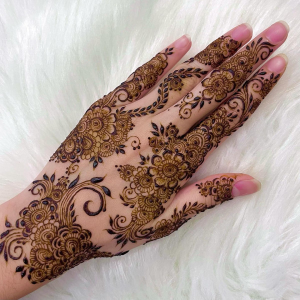 Floral Fantasy Henna, floral wedding henna, simple floral bridal henna, henna patterns for the modern bride , floral wedding henna designs, Floral Cascade Henna, Wedding henna designs, Simple wedding henna designs, floral Bridal Henna Designs