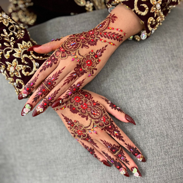 Ruby Red Elegance Henna, Modern wedding henna simple, henna patterns for the modern bride , Modern wedding henna designs, Wedding henna designs, Simple wedding henna designs, Henna designs for wedding guest, Bridal Henna Designs