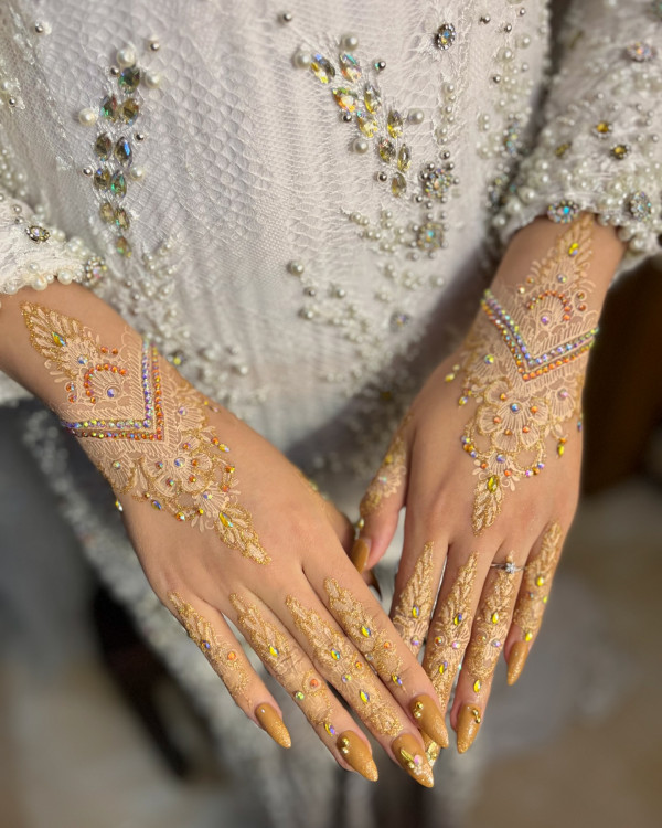 Golden Lace Bridal Henna, Modern wedding henna simple, henna patterns for the modern bride , Modern wedding henna designs, Wedding henna designs, Simple wedding henna designs, Henna designs for wedding guest, Bridal Henna Designs