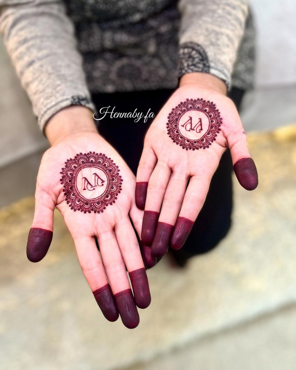 Initials in Bloom Henna, Modern wedding henna simple, henna patterns for the modern bride , Modern wedding henna designs, Wedding henna designs, Simple wedding henna designs, Henna designs for wedding guest, Bridal Henna Designs