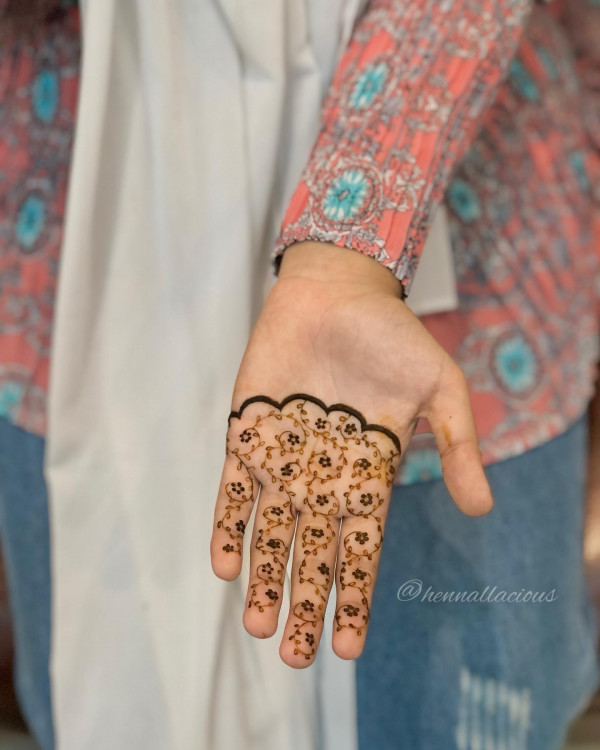 Delicate Finger Bloom Henna, floral wedding henna, simple floral bridal henna, henna patterns for the modern bride , floral wedding henna designs, Floral Cascade Henna, Wedding henna designs, Simple wedding henna designs, floral Bridal Henna Designs