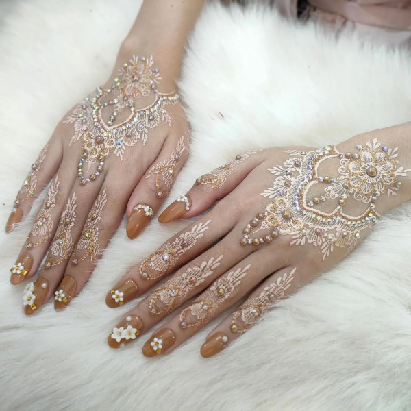 White henna design, white bridal henna, Modern wedding henna simple, henna patterns for the modern bride , Modern wedding henna designs, Wedding henna designs, Simple wedding henna designs, Henna designs for wedding guest, Bridal Henna Designs