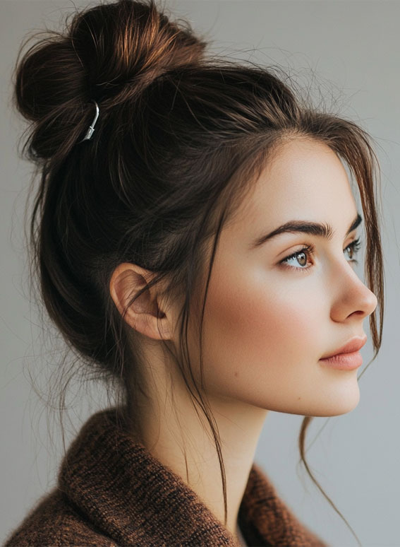 Cosy Chic Messy Bun, cute and easy hairstyle, quick and easy hairstyle, effortless hairstyles, effortless bob hairstyles, braided bob hairstyle